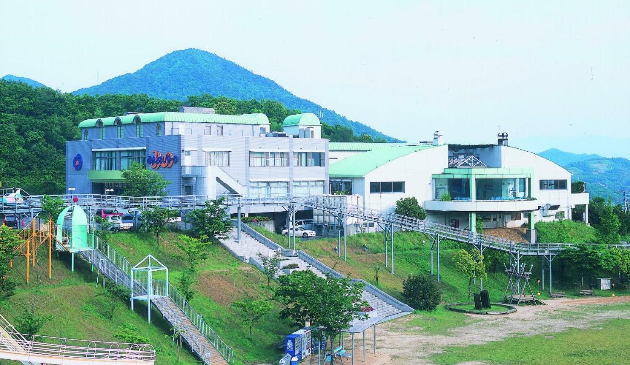 Hotel Michi No Eki Fureai Park Mino Mitoyo Exterior foto